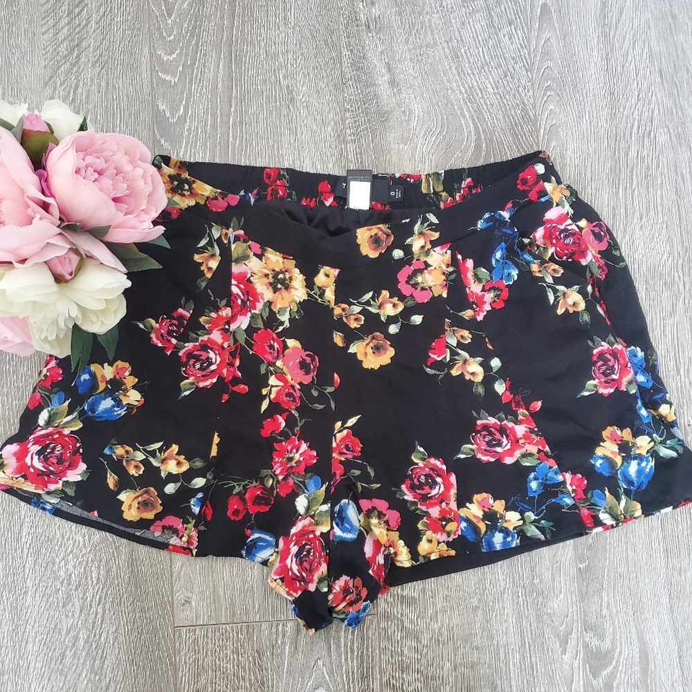 Torrid Plus Size Black Floral Print Shorts with Elastic Waistband 0x / Large